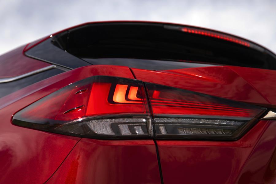 Детали экстерьера Lexus RX350 F-Sport 2019 года  (NA) (фото 26 из 38)
